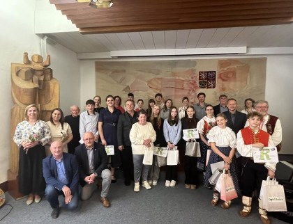 Vzpomínky pamětníků z Rožnovska ožívají díky reportážím žáků ZŠ