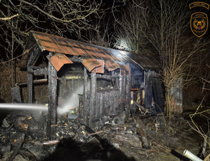 Hasiči v Rožnově zlikvidovali požár zahradní chatky 