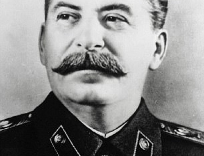 Rusko zbožňováním masového vraha vykazuje rysy nacistického Německa