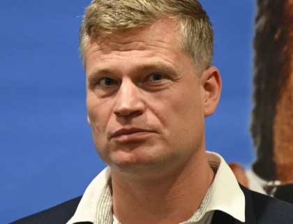 Turek asi zase někomu půjčil mobil. Chtěl podpořit Rajchla, ale udělal si ostudu