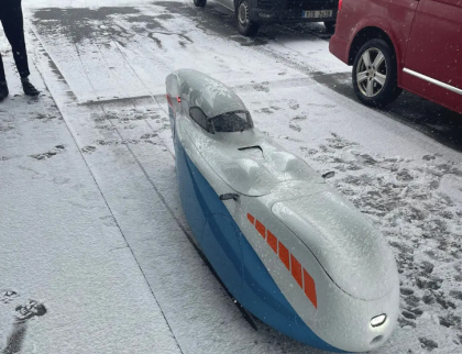 Pozdvižení na silnici v Beskydech. Policie tam kontrolovala unikátní velomobil
