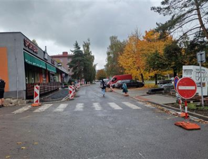 Oprava ulice Ohrada jde do finále, vynutí si dopravní omezení