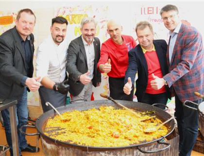 Škola v Luhu ve španělském rytmu
