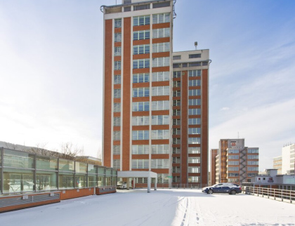 Baťův mrakodrap bude mít poprvé vlastní vánoční strom