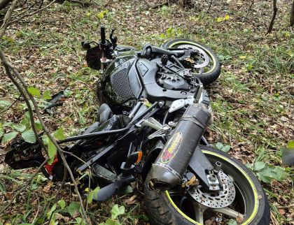 Motocyklista po havárii v Buchlovských horách podlehl svému zranění