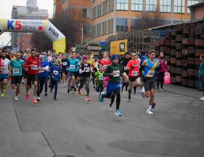 Kovářská pětka přilákala rekordní počet závodníků. V továrním areálu triumfovali Adam Hustý a Valentina Batani