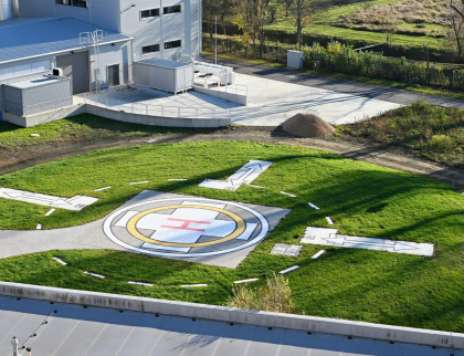 Uherskohradišťská nemocnice má zkolaudovaný nový heliport a připravuje nové atrium u porodnice