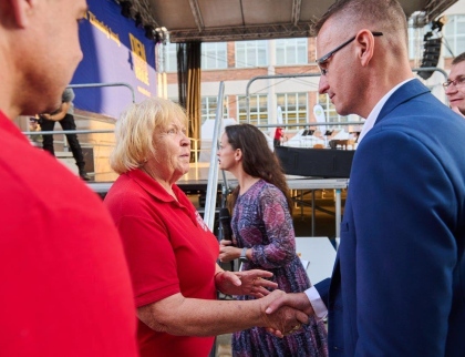 Život zasvětila pomoci druhým. Zdenka Wasserbauerová získala od prezidenta státní vyznamenání