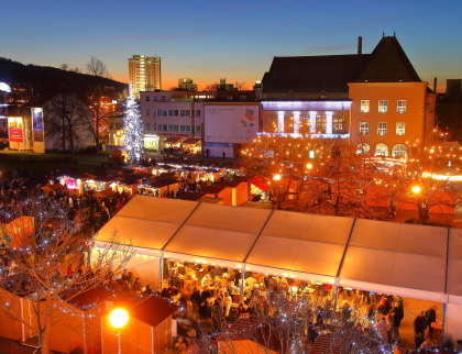 Advent přijíždí do Zlína ve valašském duchu. Strom rozsvítí skřítek