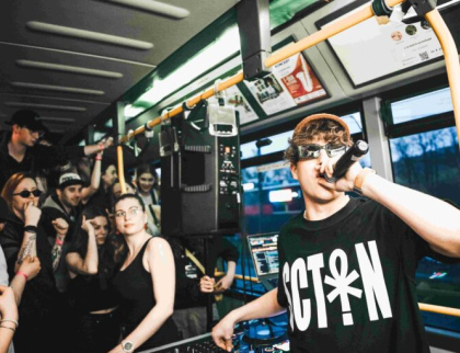 Hudební párty na palubě tří autobusů. Zlínem se opět prožene multižánrový Busfest