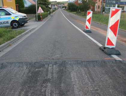 Cyklista havaroval. Kdyby měl přilbu, nezranil by se  