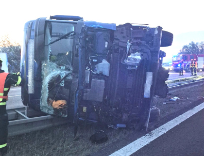 Vážná nehoda u Bezměrova zcela uzavřela dálnici D1 směrem na Prahu 