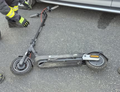 Náročný páteční večer hasičů. Čtyři zásahy u nehod, jeden skončil tragédií