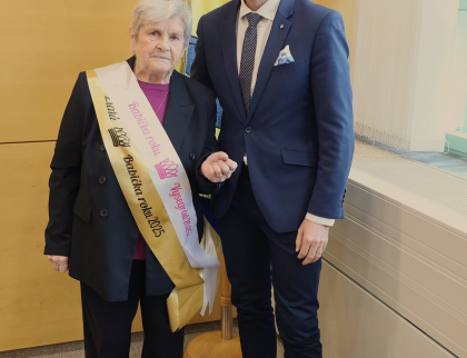 Hejtman se setkal s vítězkou soutěže Babička roku. Žena z Ratiboře okouzlila zpěvem valašských písní