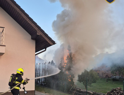 Jiskra z grilu způsobila škodu za 650 tisíc