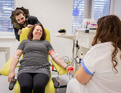 Dárců krve ubývá, kampaň opět podpoří zlínské divadlo