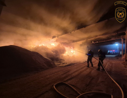 Požár biomasy v Huštěnovicích zaměstnal 9 jednotek hasičů