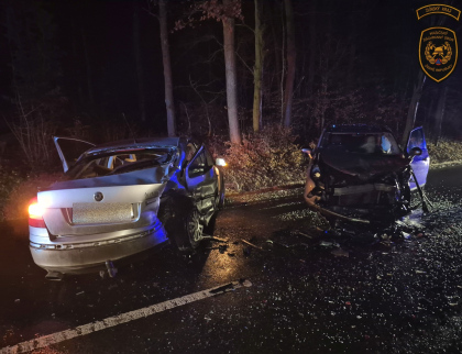 Srážka dvou vozidel si vyžádala dvě zraněné osoby