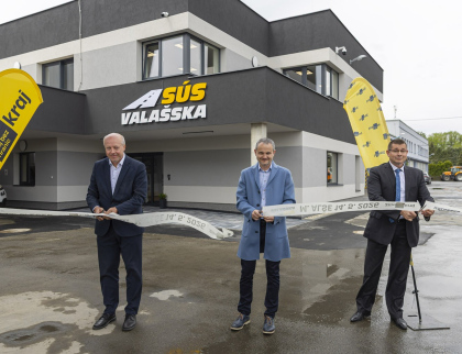 Moderní zázemí pro silničáře. SÚS Valašska slavnostně otevřela novou budovu