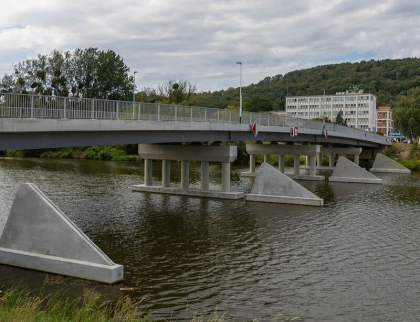 Zrekonstruovaný most v Napajedlích opět slouží řidičům a chodcům