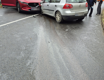 Střet dvou vozidel zablokoval cestu u Zoo