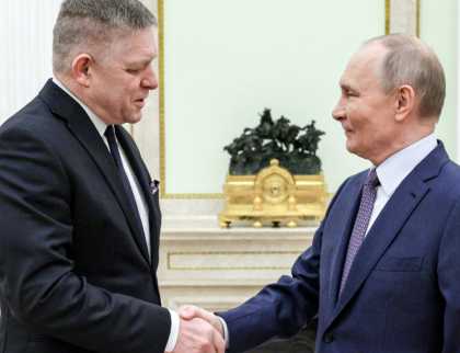 Fico páchne zradou. Hájí dobyvačné Rusko, obviňuje EU z rusofobie a cituje Husáka