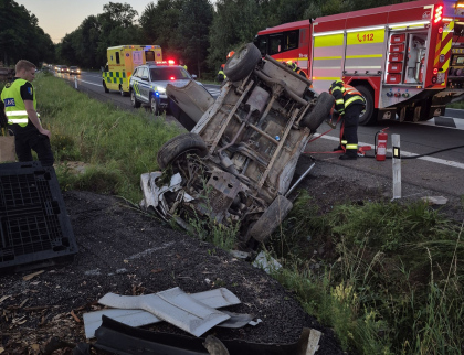 Řidič na Rožnovsku obrátil auto na střechu 