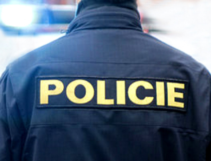 Policisté  přijeli na pomoc a zachránili ženu v bezvědomí 