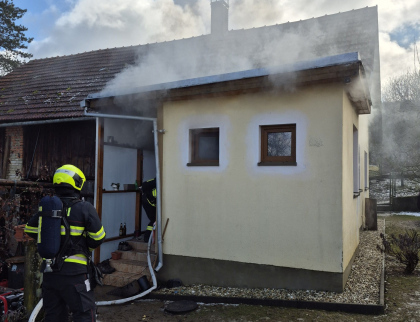 Požár v kuchyni RD museli zkrotit až hasiči