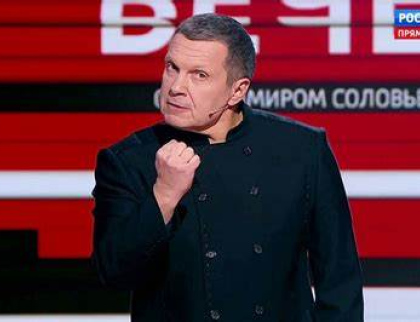 „Chcete mír? Já vaši smrt!“ Ruská televize vysílá nenávist v přímém přenosu