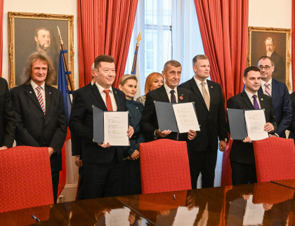 Právní válka o summit NATO: Babišova vláda jedná podle expertů ve zlé víře a riskuje mezinárodní ostudu