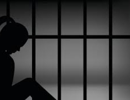 Přehnala to s vínem a sedla za volant dodávky. Noc strávila v cele 