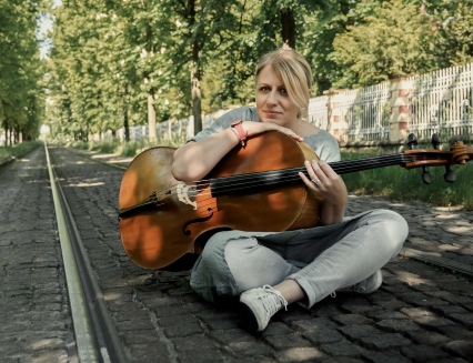Koncert zpěvačky a violoncellistky Bárové v M-klubu