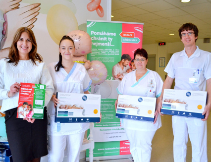 Novorozené děti v Nemocnici AGEL Valašské Meziříčí bude hlídat 8 nových monitorů dechu od Nadace Křižovatka