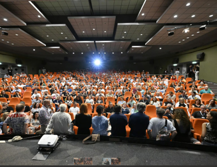 Letní filmová škola není jen kulturním zážitkem. Je to názor na věc, svět sám pro sebe, který neztrácí spojení s realitou