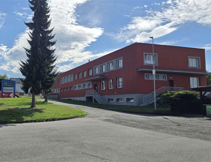 Nové šatny i osvětlení na meziříčském letním stadionu