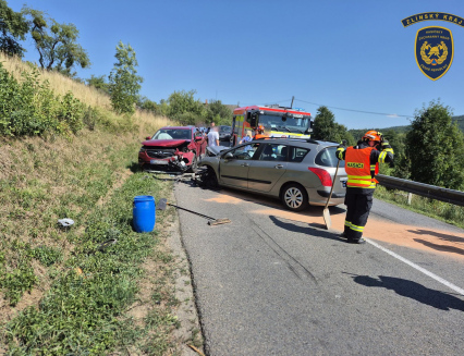 Nehoda tří automobilů si vyžádala tři zraněné