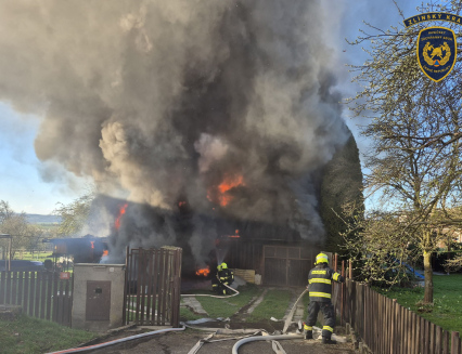 V Osíčku hořely hospodářské přístřešky. Škoda 300 tisíc