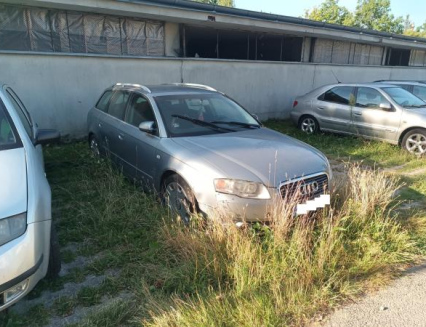 Z ulic Rožnova mizí dlouhodobě odstavená auta