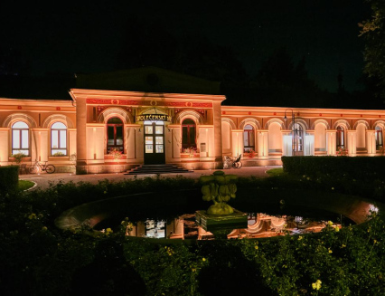 Společenský dům v Rožnově září novým architektonickým osvětlením
