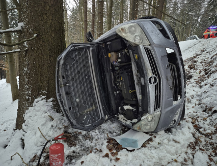 Bouračky na sněhu. V sobotu zasahovali hasiči u tří nehod