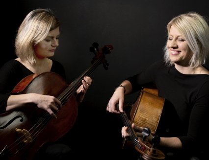 Dvě violoncella, dvě zpěvačky, jedno pódium – to je unikátní uskupení Tara Fuki