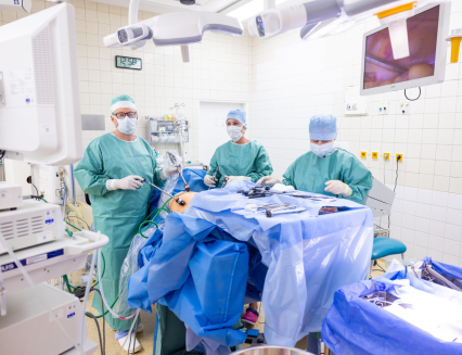 Gynekologové rozvíjejí jednodenní operativu, využívají ji i další obory