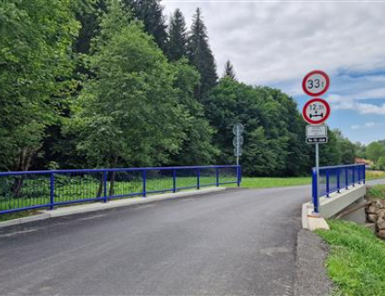 Vsetínská radnice opravila most a část komunikace v Července