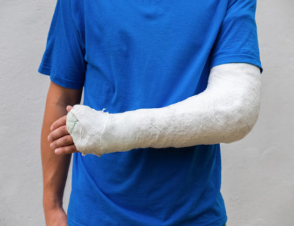 Zimní úrazy: sportovní i pracovní. Přibývá také omrzlin