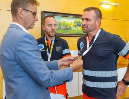Hejtman Holiš poděkoval medailistům z republikového mistrovství řidičů zdravotnických záchranných služeb