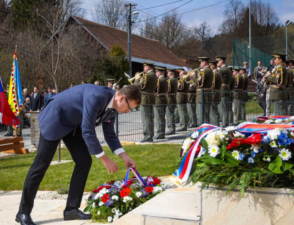 Představitelé kraje uctili památku obětí tragédií na Ploštině, Vařákových Pasekách, v Leskovci a v Prlově