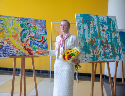 Abstraktní obrazy litevské umělkyně jsou k vidění v Baťově mrakodrapu