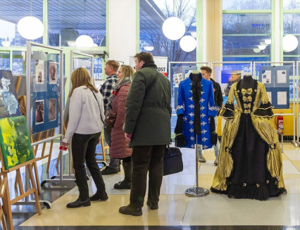 Výstava na krajském úřadě představuje tvorbu lidí na spektru autismu