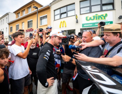 Byl to nejlepší závod v životě, rezervuji hospodu na celý týden, říká vítěz Barum rally Adam Březík